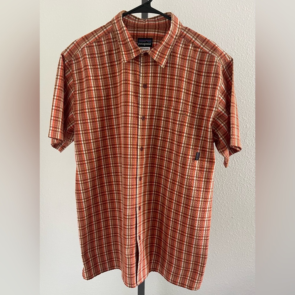 Patagonia Men’s Orange and White Button Up Size Large
